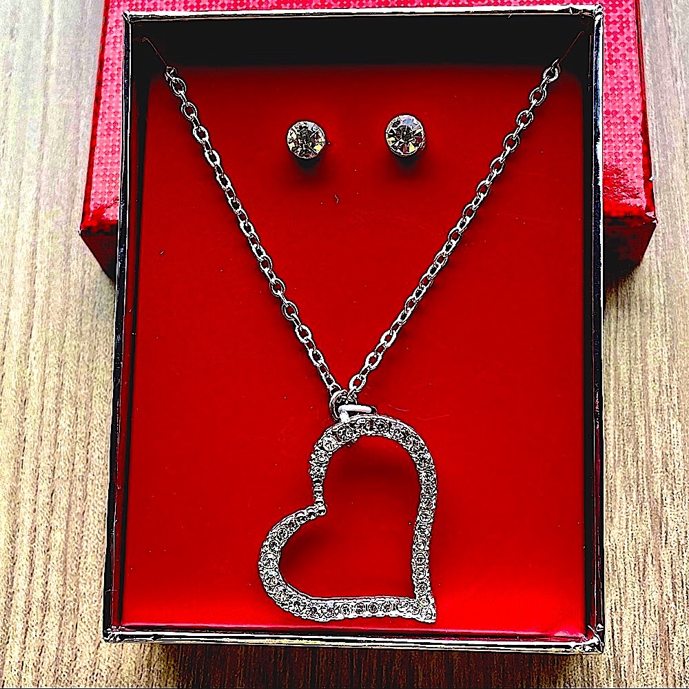 Heart Necklace & earrings boxed set -NEW
